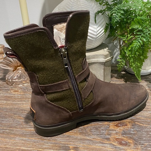 Authentic UGG Simmons Waterproof Boots 🥾 Women's 11 - Picture 4 of 11